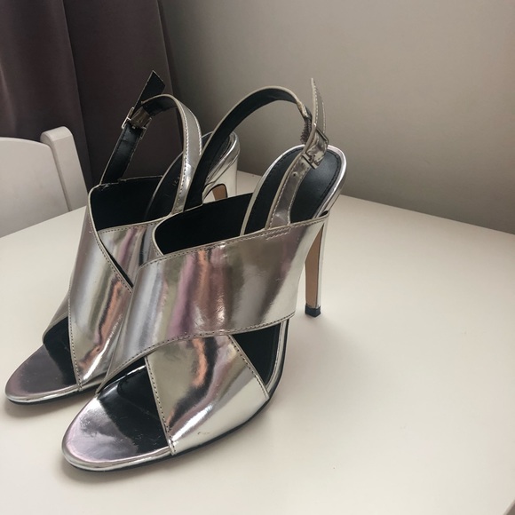 Silver metallic heels - Picture 3 of 3